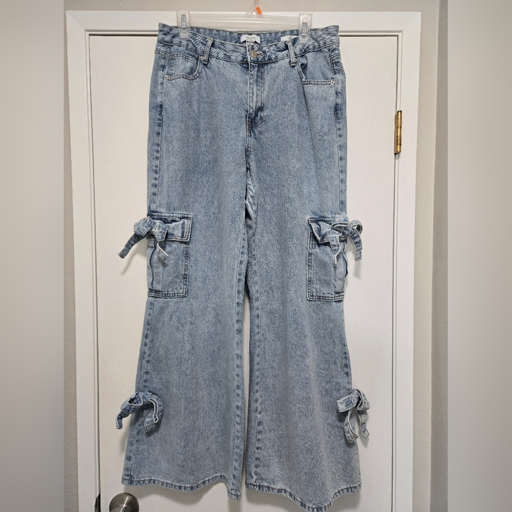 Forever 21 NWOT Tie Cargo Jeans
